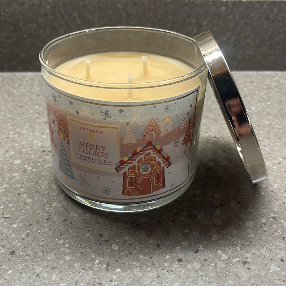 Bath and Body Works Merry Cookie scented candle